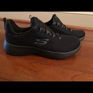 Basically new Skechers Slip On Tennis Shoes Sz 8